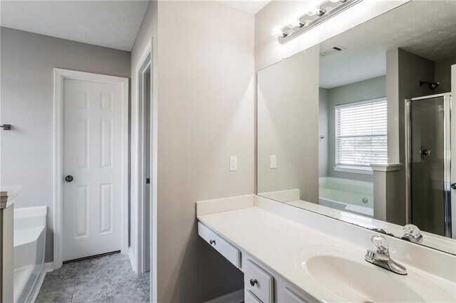 Building Photo - 2323 Heatherton Cir