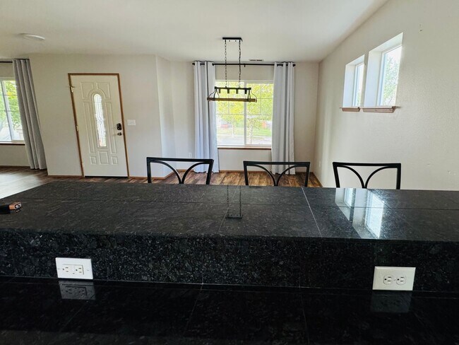 Building Photo - Skagit Highlands, 3 Bed, 2.5 Bath, Plus Bo...