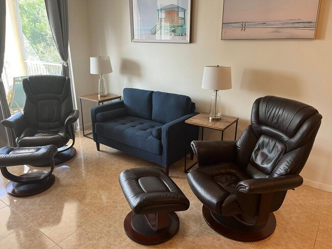 Building Photo - 353 S US Hwy 1