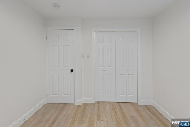 Building Photo - 676 Chestnut St