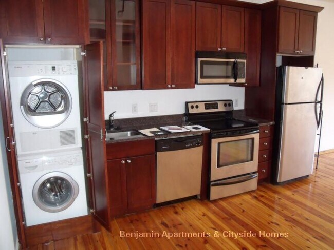 Building Photo - 600 Columbia Rd