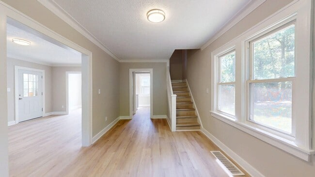 Building Photo - South Euclid Beauty - 3 bedroom Single Fam...