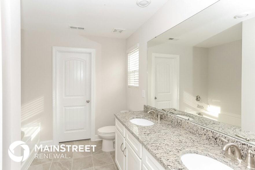 Building Photo - 3900 Allenby Pl