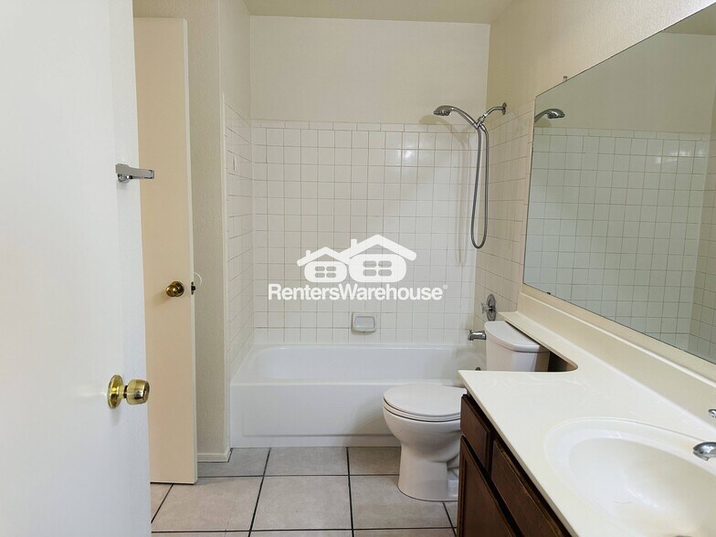 Building Photo - 4102 E Tanglewood Dr