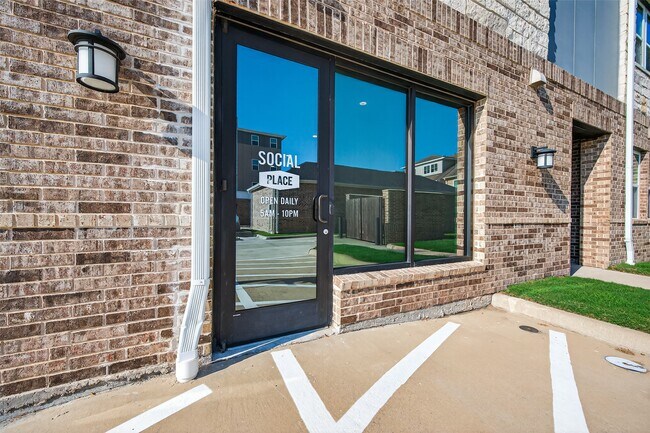 Building Photo - 6804 Westview Dr
