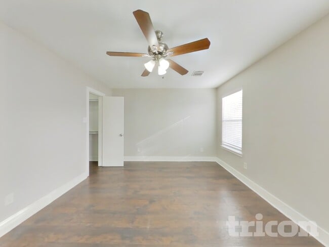 Building Photo - 21899 Pinewilde Ct