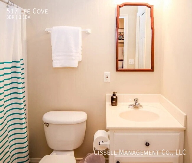 Building Photo - 517 Lee Cove