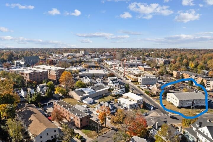 Building Photo - 48 Llanfair Rd