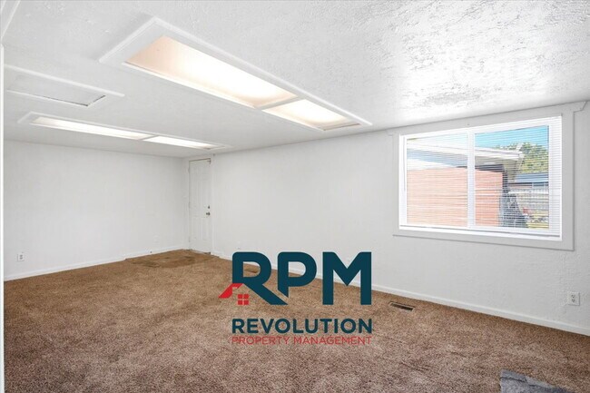 Building Photo - Stunning 3 Bedroom House near Hill Air Force Base!