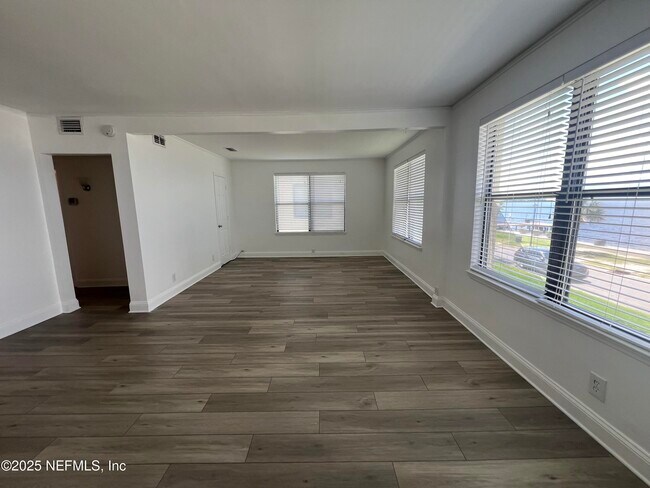 Building Photo - 1789 River Rd