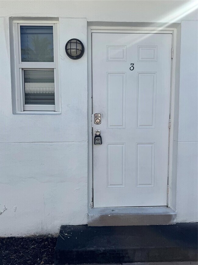 Building Photo - 1941 Washington St