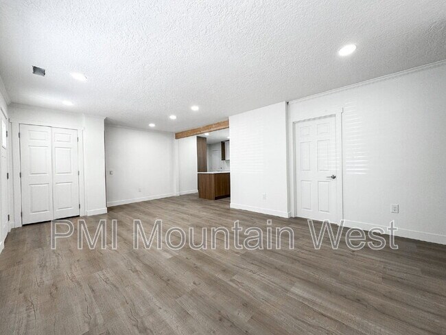 Building Photo - 985 Horsley Cir