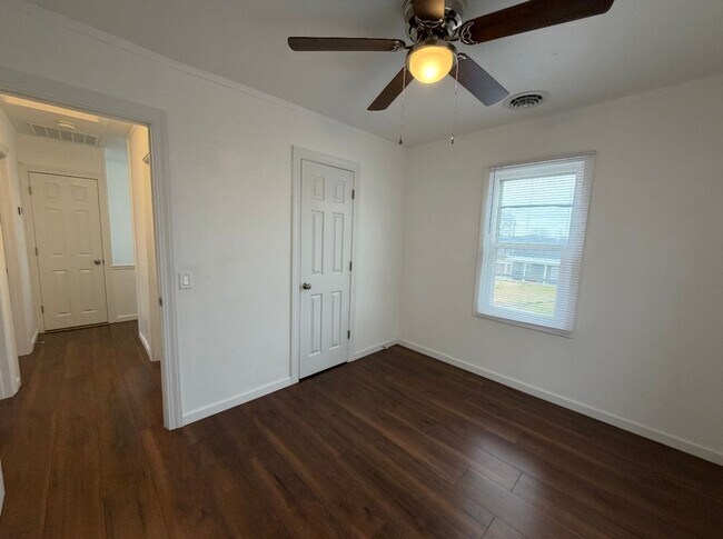 Building Photo - Completely Remodeled Three Bedroom One Bath in Richland - Move in Ready!!