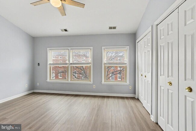 Building Photo - 216 Scott St