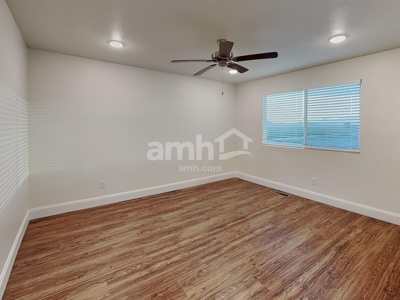 Building Photo - 3354 Fields Ave