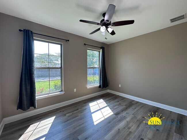 Building Photo - 438 Bay Oaks Dr