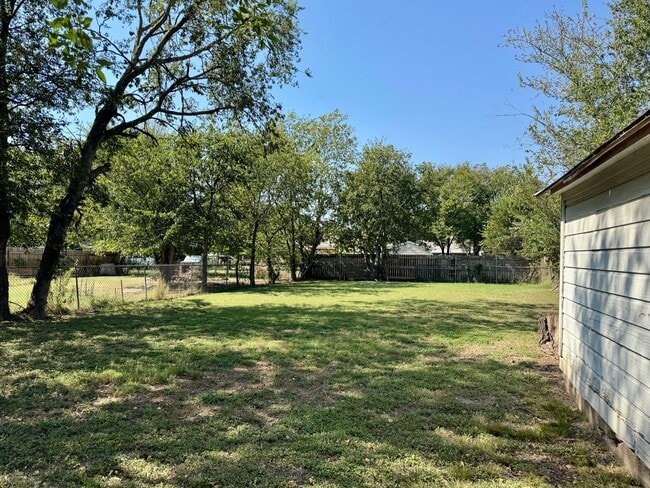 Building Photo - Single Family Home - LaVega ISD