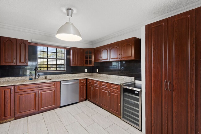 Building Photo - 192 Cape Cod Cir