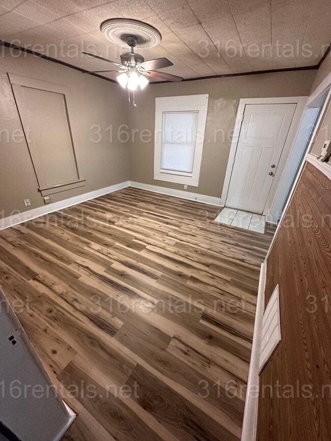 Building Photo - $995 - 3 bed 2 bath - Beautiful Home in De...