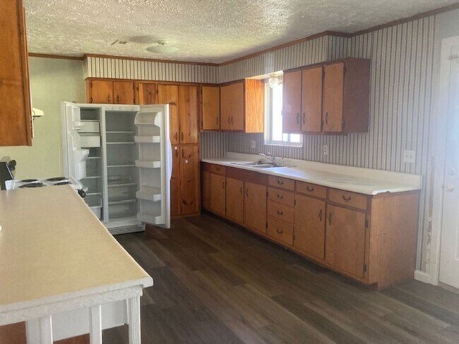 Building Photo - 2 bedroom - 1 bathroom
