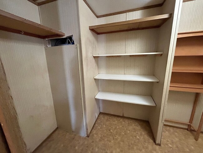 Building Photo - 3 Bed 2 Bath Mobile Home W/ Many Amenities...