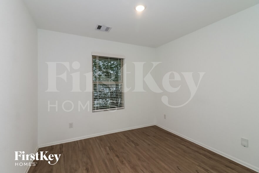 Building Photo - 3302 Aster Mdw Wy
