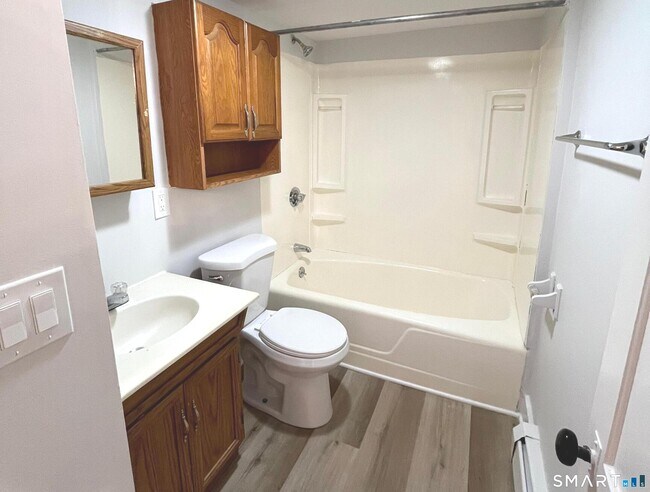 Building Photo - 30 Anthony St