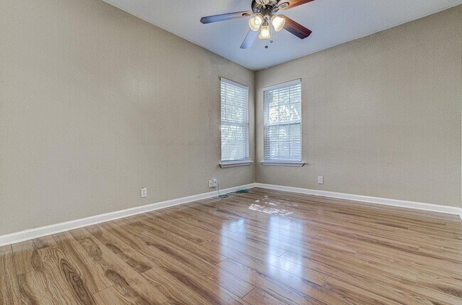 Building Photo - 1410 Kamar Dr