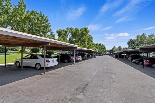Building Photo - FOOTHILL 3 bed 2 bath Condo with Pool