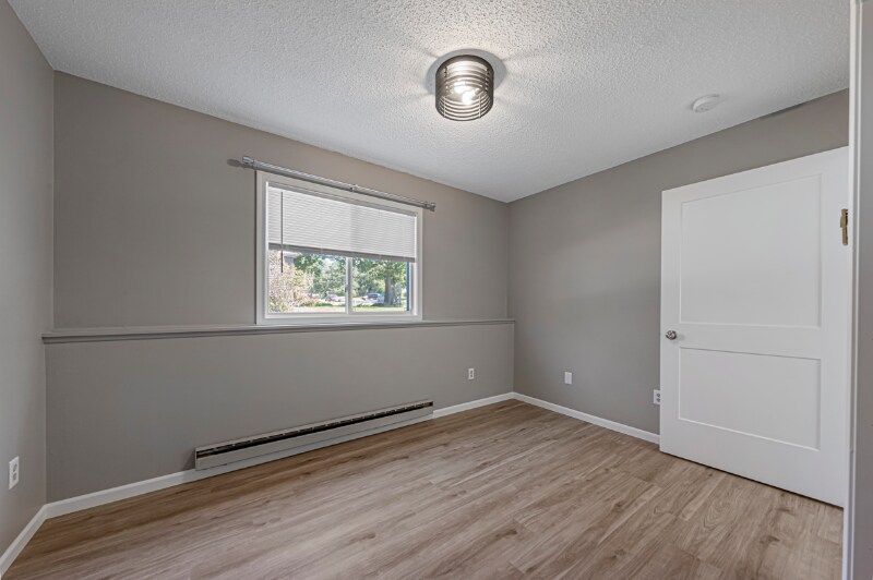 Building Photo - 1402 Division St W