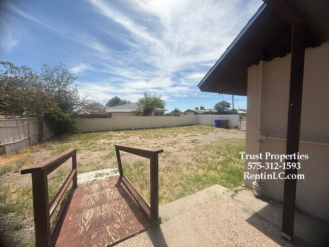 Building Photo - 920 Texas Dr