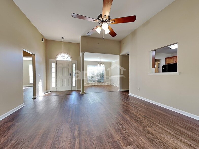 Building Photo - 28 Bostwick Dr