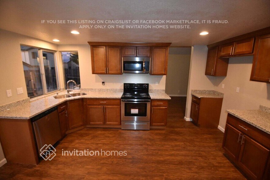 Building Photo - 242 Newport Cir