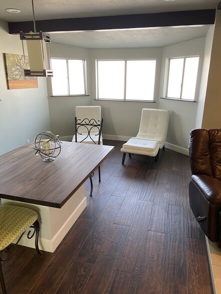 Building Photo - 6613 E Belleview St