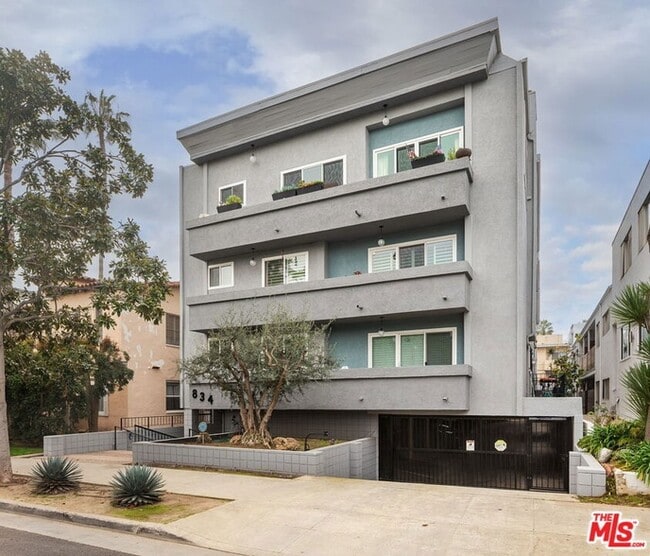 Building Photo - 834 6th St