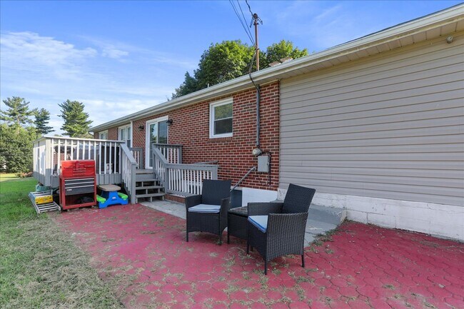 Building Photo - 13715 Dixie Dr