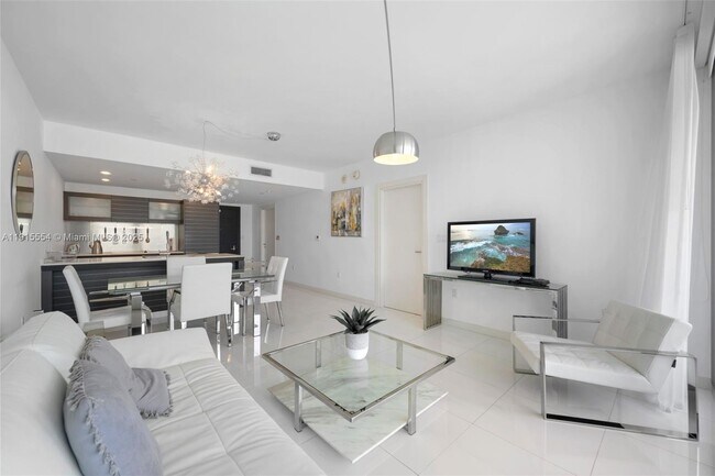 Building Photo - 200 Biscayne Blvd Way