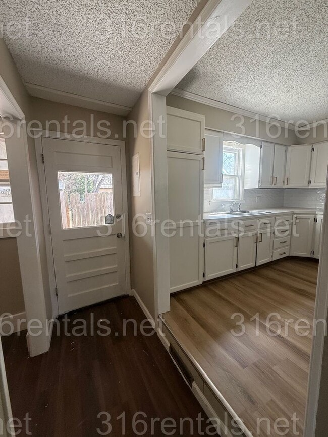 Building Photo - $1445 - 4 bedroom/ 2 bathroom - Single Family Home