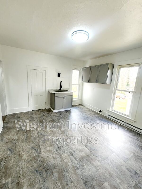 Building Photo - 931 1/2 W Wayne St