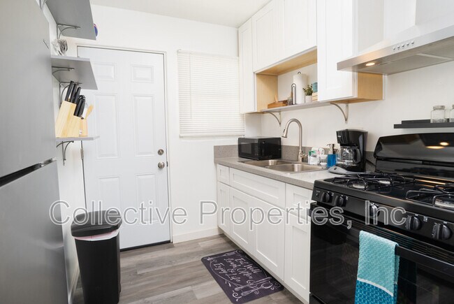 Building Photo - 3122 Cañon Street - B