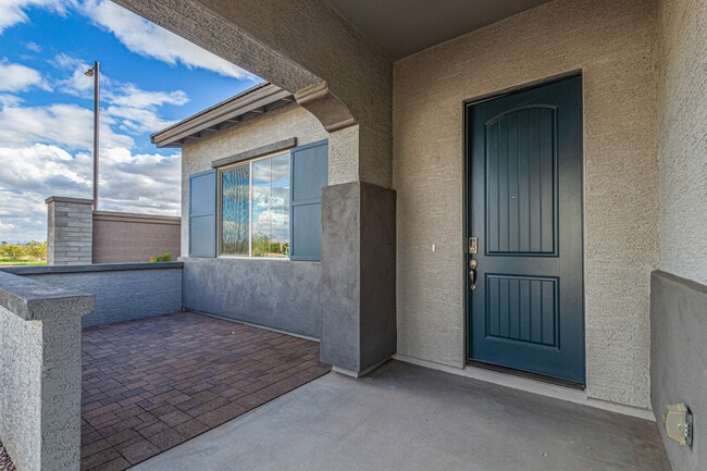 Building Photo - 713 W Longwood Dr