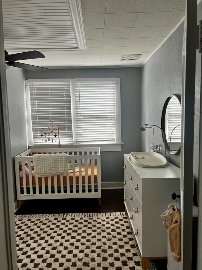 Building Photo - 1533 Hough St