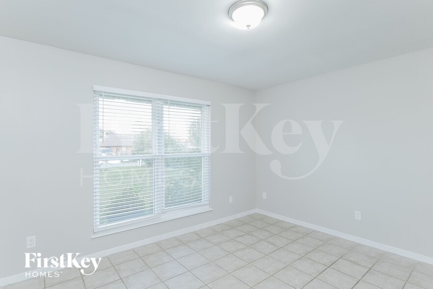 Building Photo - 2391 Stonebridge Dr