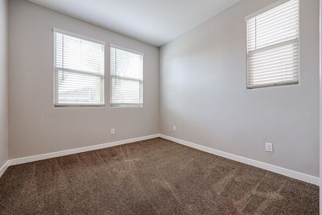Building Photo - Available August 7th! Gated Community 4 Bedroom 3 Bathroom Home!
