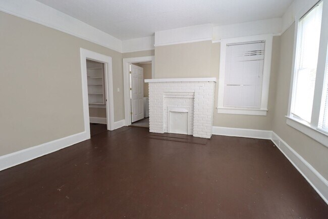 Building Photo - 1016 Laurens St