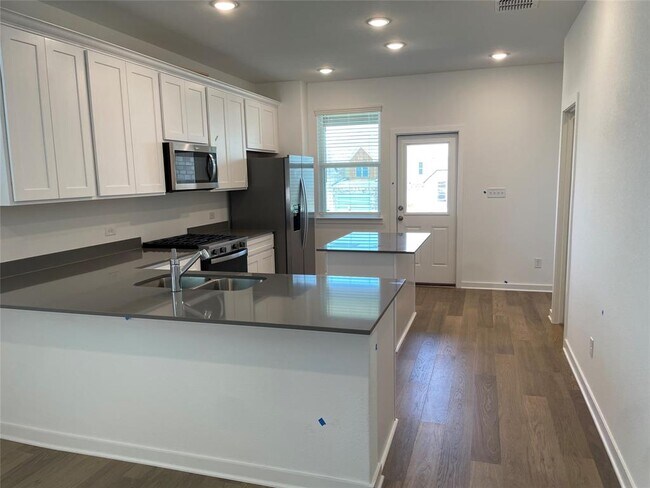 Building Photo - 173 Golden Bell Wy