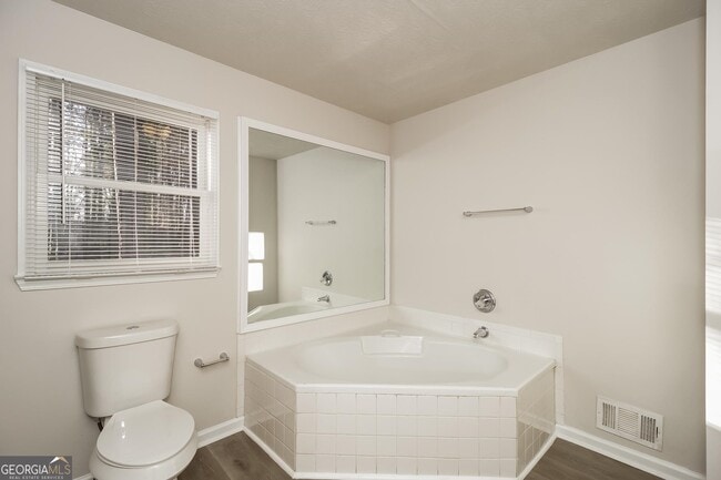 Building Photo - 413 Oak Landing Dr