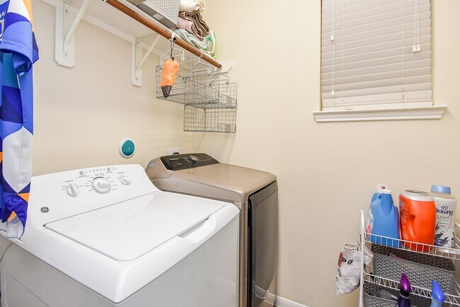 Building Photo - 12447 Girasole Ct