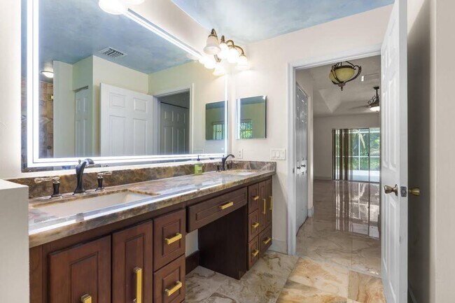 Building Photo - 4806 S Lee Rd