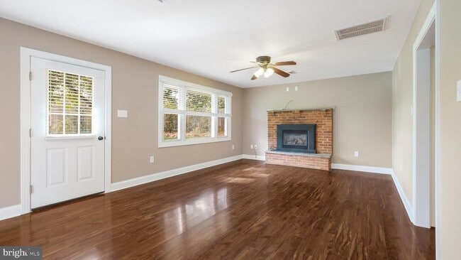 Building Photo - 1732 Creek Rd